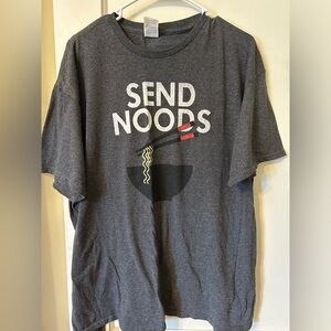 Men’s size xl graphic t in grey